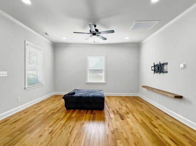 Building Photo - Mount Holly 3 Bedroom Ranch w/ Fenced in B...