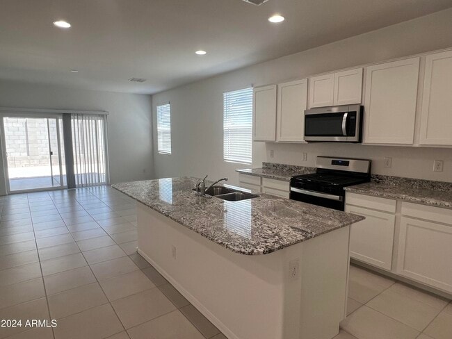 Building Photo - 15618 W Desert Hollow Dr