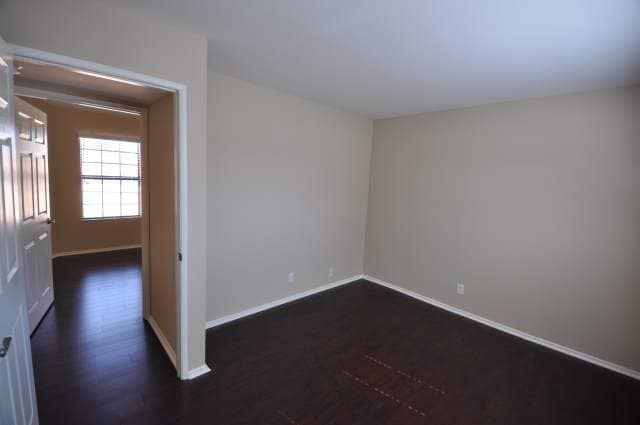 Building Photo - Walnut Glen Townhomes