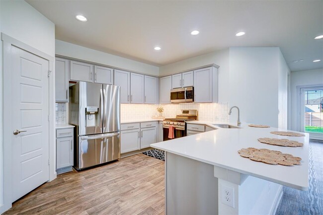 Building Photo - 4613 Tully Dr