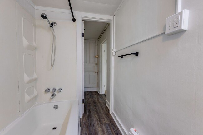 Building Photo - 316 Belonda St