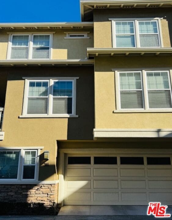 Building Photo - 1800 Oak St