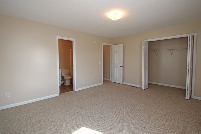 Building Photo - 1041 Oriole Ln