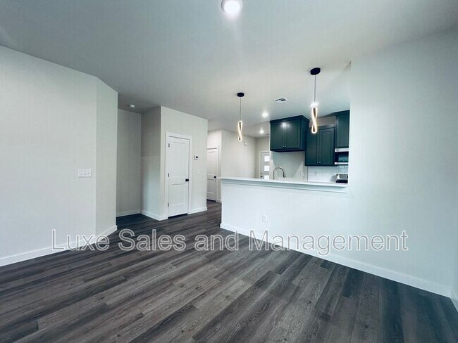 Building Photo - 16305 Villa Valeria Way