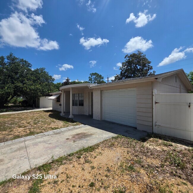 Building Photo - 3302 Bainbridge Dr