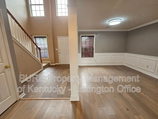 Building Photo - 528 Newbury Way