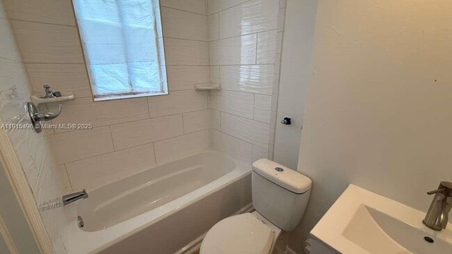 Building Photo - 870 NE 142nd St