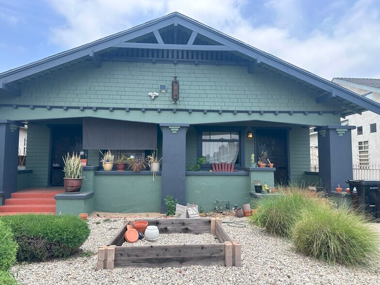 Building Photo - 3028 8th Ave