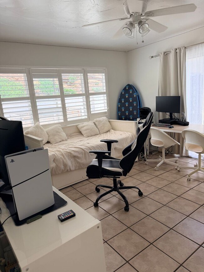 Building Photo - 4 Bedroom + Office or Optional 5th Bedroom Home in Chula Vista