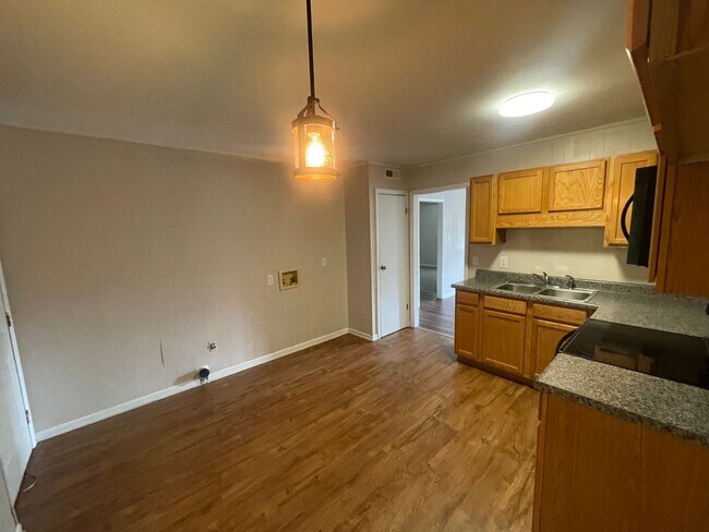 Building Photo - 1705 Snowden Dr SE