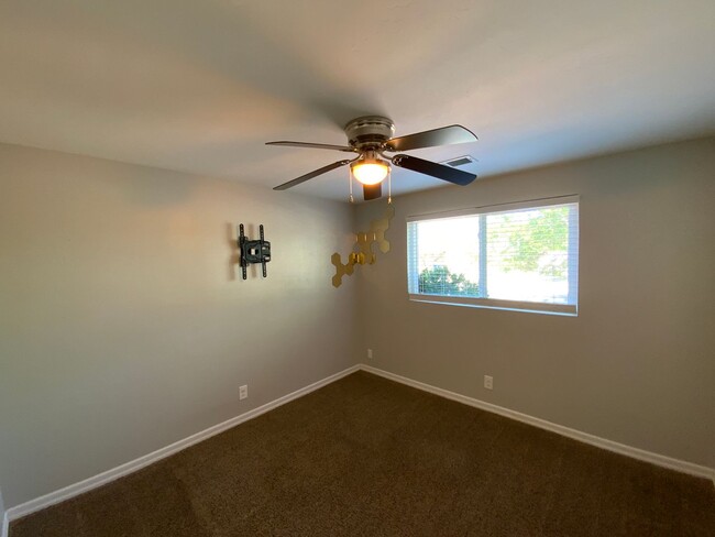 Building Photo - 3 Bedroom Updated Single Story Home Availa...