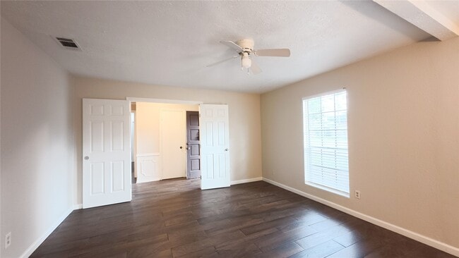 Building Photo - 2027 Whispering Springs Dr