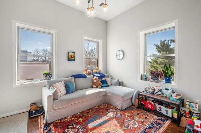 Building Photo - 178 Elm St