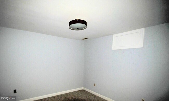 Building Photo - 1506 Chain Bridge Ct