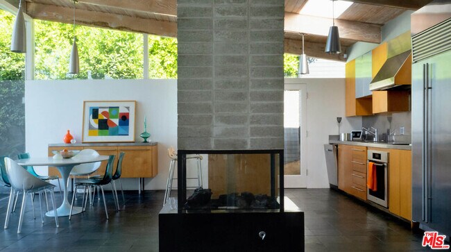 Building Photo - 15146 Mulholland Dr