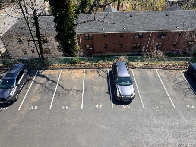 Building Photo - 128 Colonial Pkwy