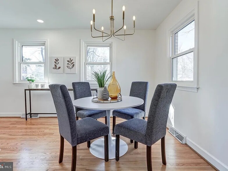 Building Photo - 302 Harris Rd