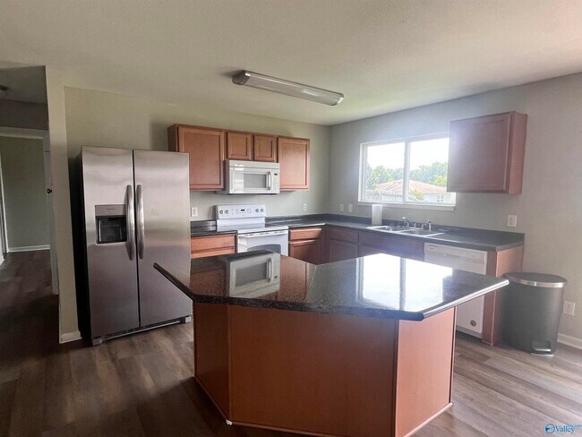 Building Photo - 15281 Tyler Mill Dr