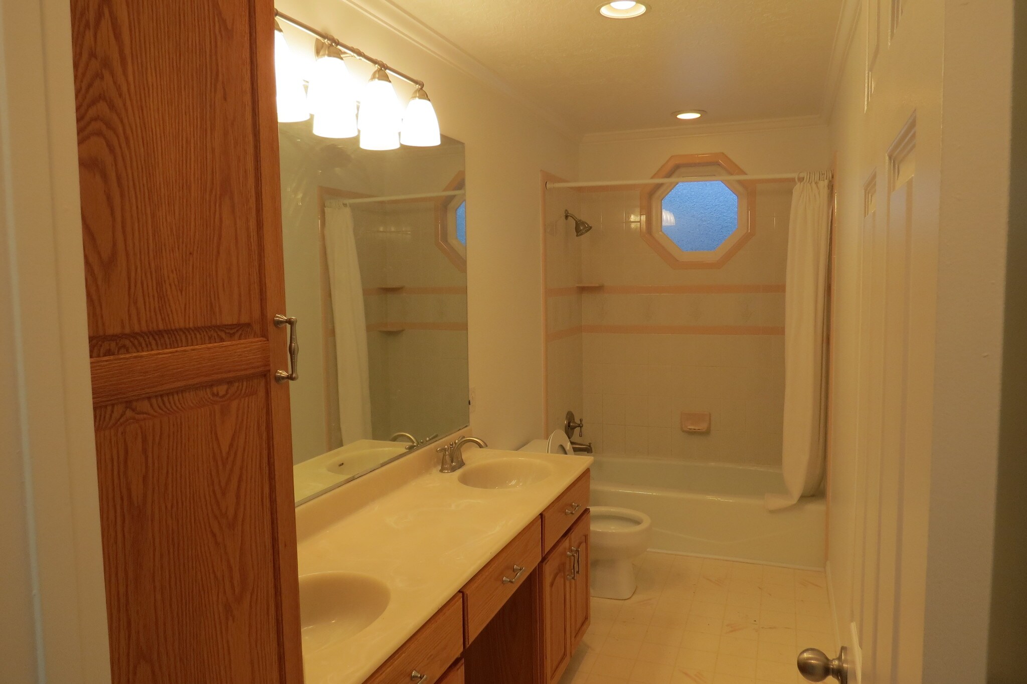 Bath - 111 E 900 S