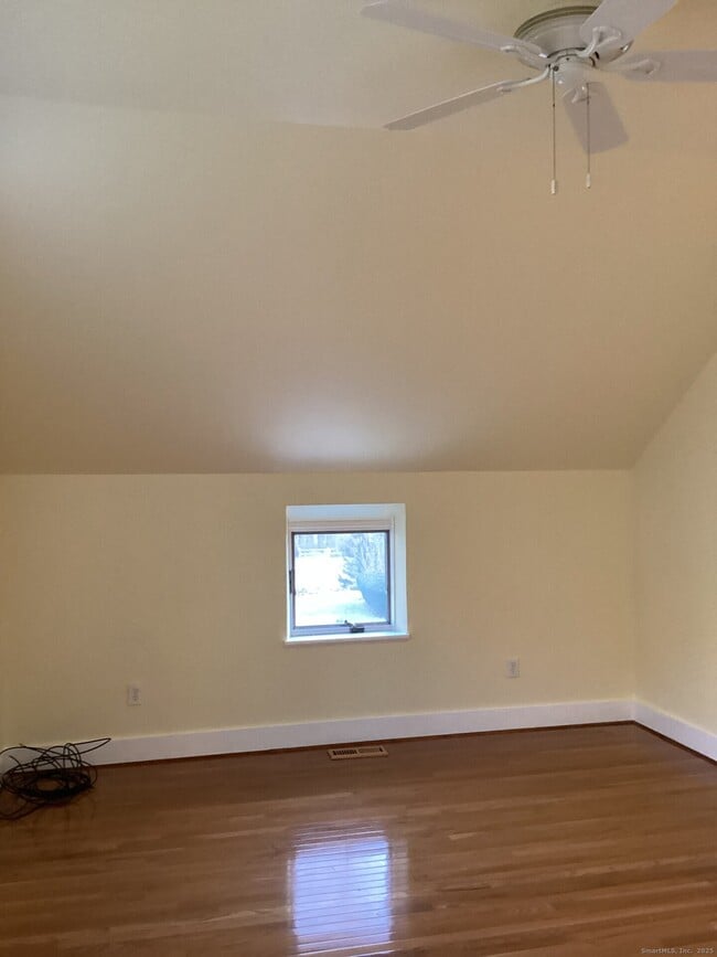 Building Photo - 40 Chestnut Hill Rd