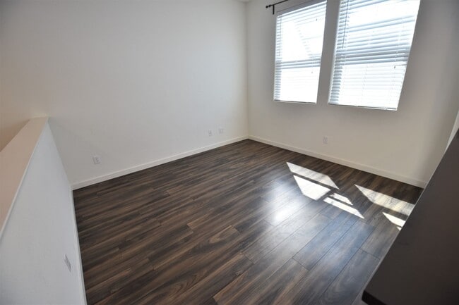 Building Photo - 3998 E Commerce Way