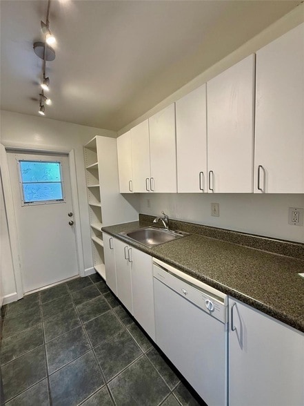 Building Photo - 3061 NE 49th St