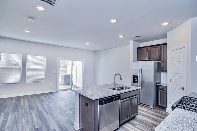 Building Photo - 126 Telford Dr