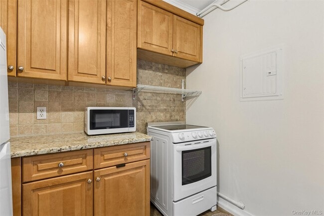 Building Photo - 90 Main St