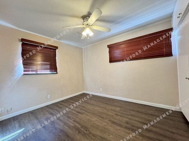 Building Photo - South Scottsdale huge corner lot 3 bedroom...