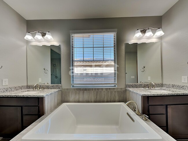 Building Photo - 18256 W Thunderhill Pl