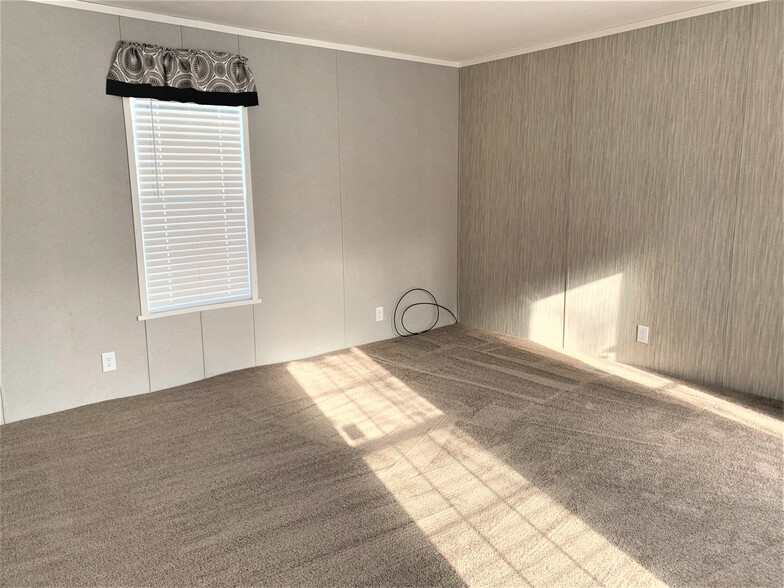 Building Photo - 17164 Canterbury Cir