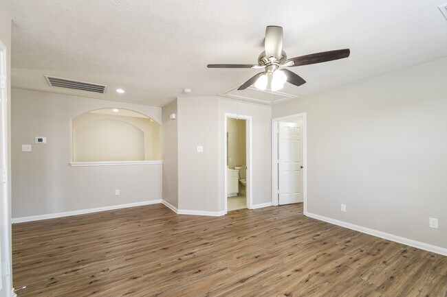 Building Photo - 216 Meadowhill Ln