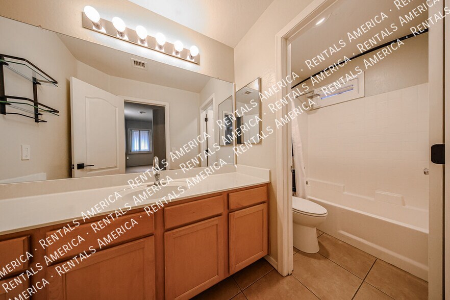 Building Photo - 17219 N 19th Run