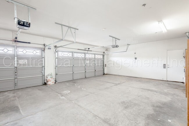 Building Photo - 4 Bedroom/3 Bath Home with Paid Solar - $3295 Per Month!