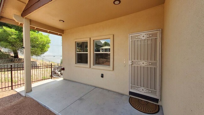 Building Photo - Three Bedroom with Amazing Views