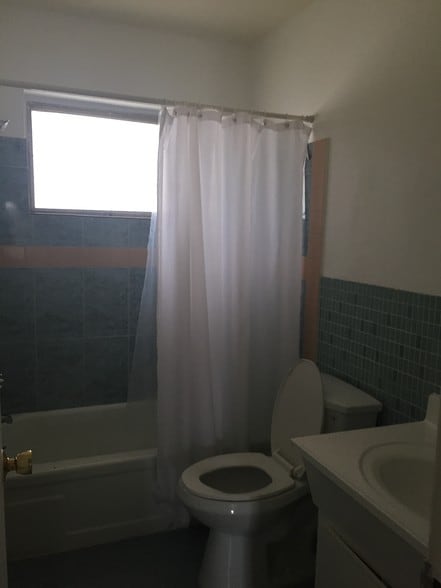 Building Photo - 1804 N 17th Ave