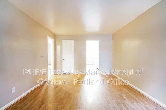 Building Photo - 7008 N Amherst St