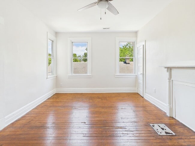 Building Photo - 203 W 33rd St