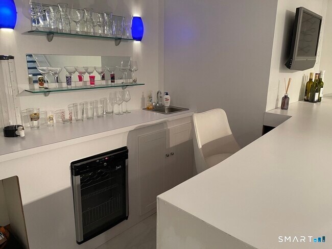 Building Photo - 448 Cypress Rd