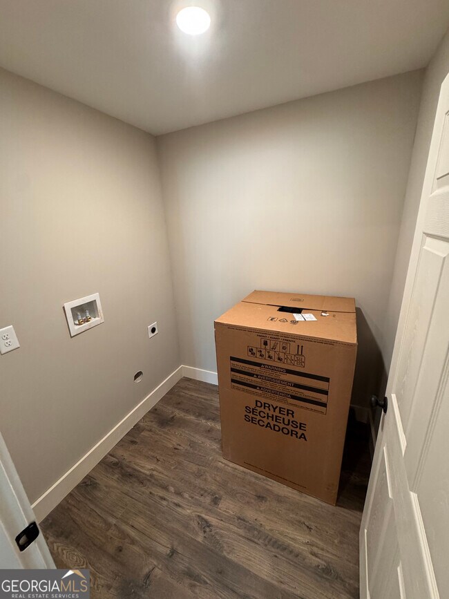 Building Photo - 186 Maret St