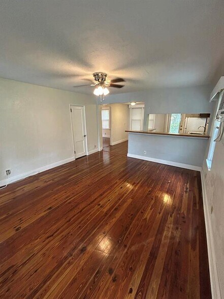 Building Photo - 710 NE 16th St