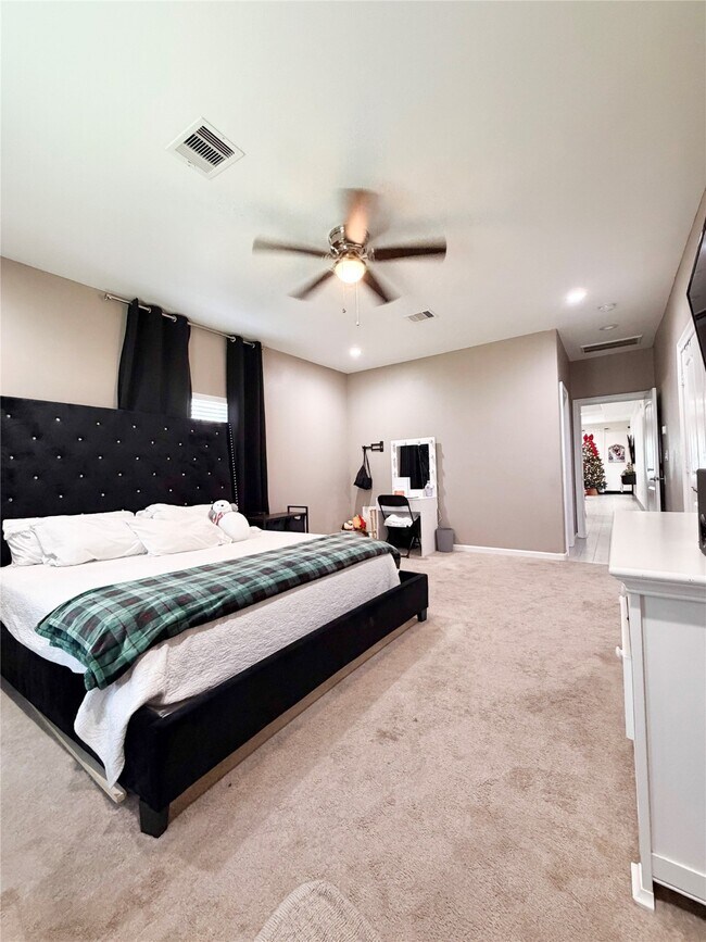 Building Photo - 9405 Arvin St