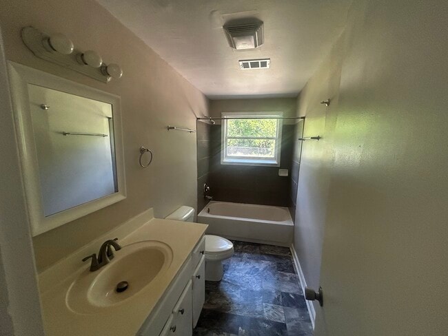 Building Photo - 461 Sweetwater Cir
