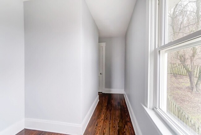 Building Photo - Three Bedroom Home in Covington!