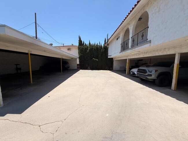 Building Photo - Completely Remodeled, Spacious 2 Bedroom Apartment For Rent w/ Parking!