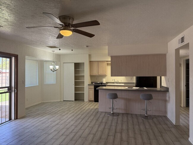 Building Photo - Horse Property 3 bedroom, 2 Bath