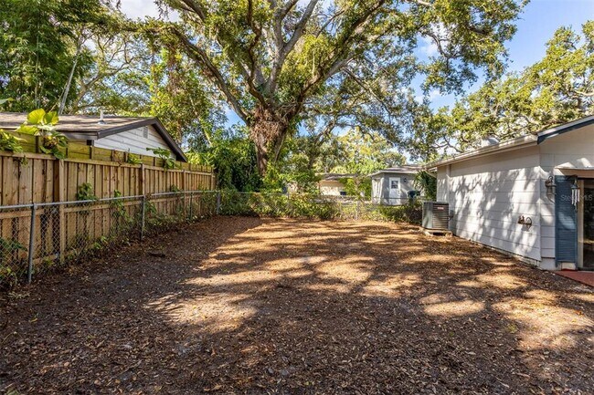 Building Photo - 1008 W Powhatan Ave