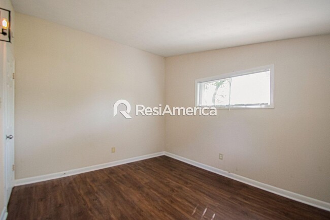 Building Photo - Thoughtfully Updated 3/1 in Westwood