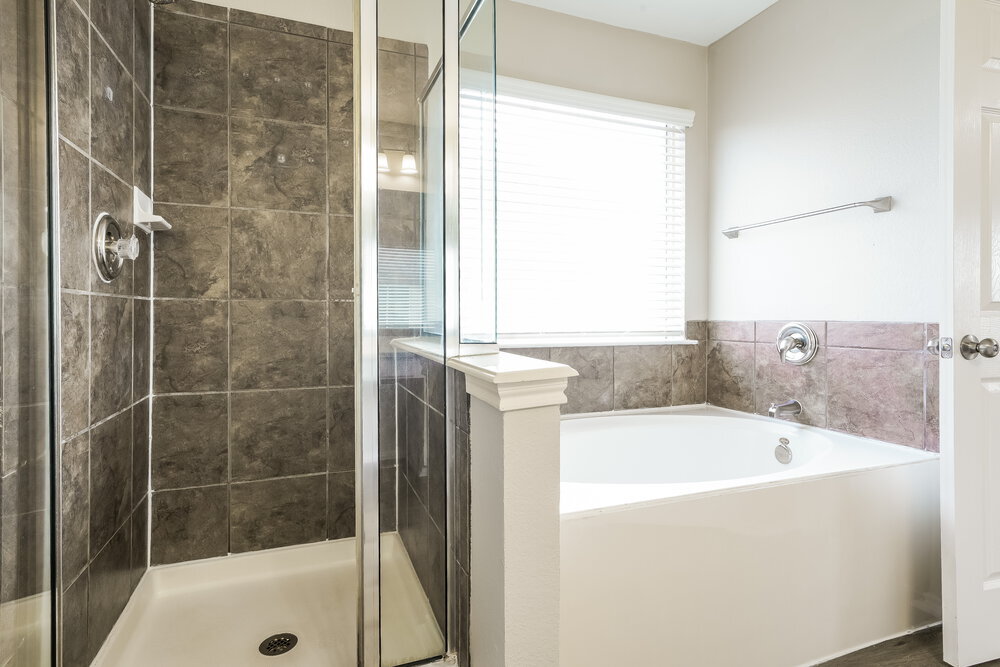 Building Photo - 521 Roundrock Ln