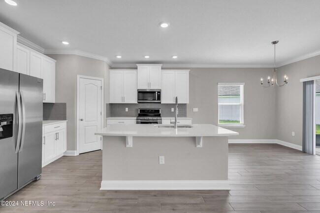 Building Photo - 660 Narvarez Ave